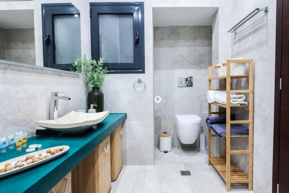 Beautiful Elegant Apartment Next To Monastiraki Atenas Exterior foto